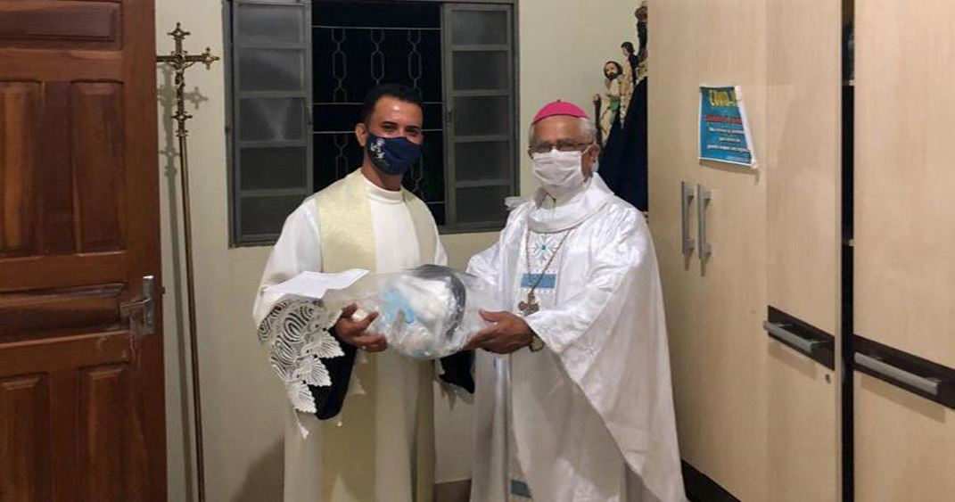 BRASIL: Equipamento de proteção para os sacerdotes da Diocese de Januária durante a pandemia de coronavírus