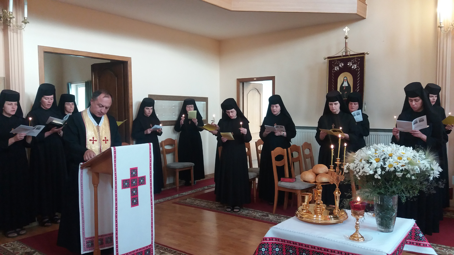 UCRÂNIA: Reparações e renovação de um convento em Potelychy