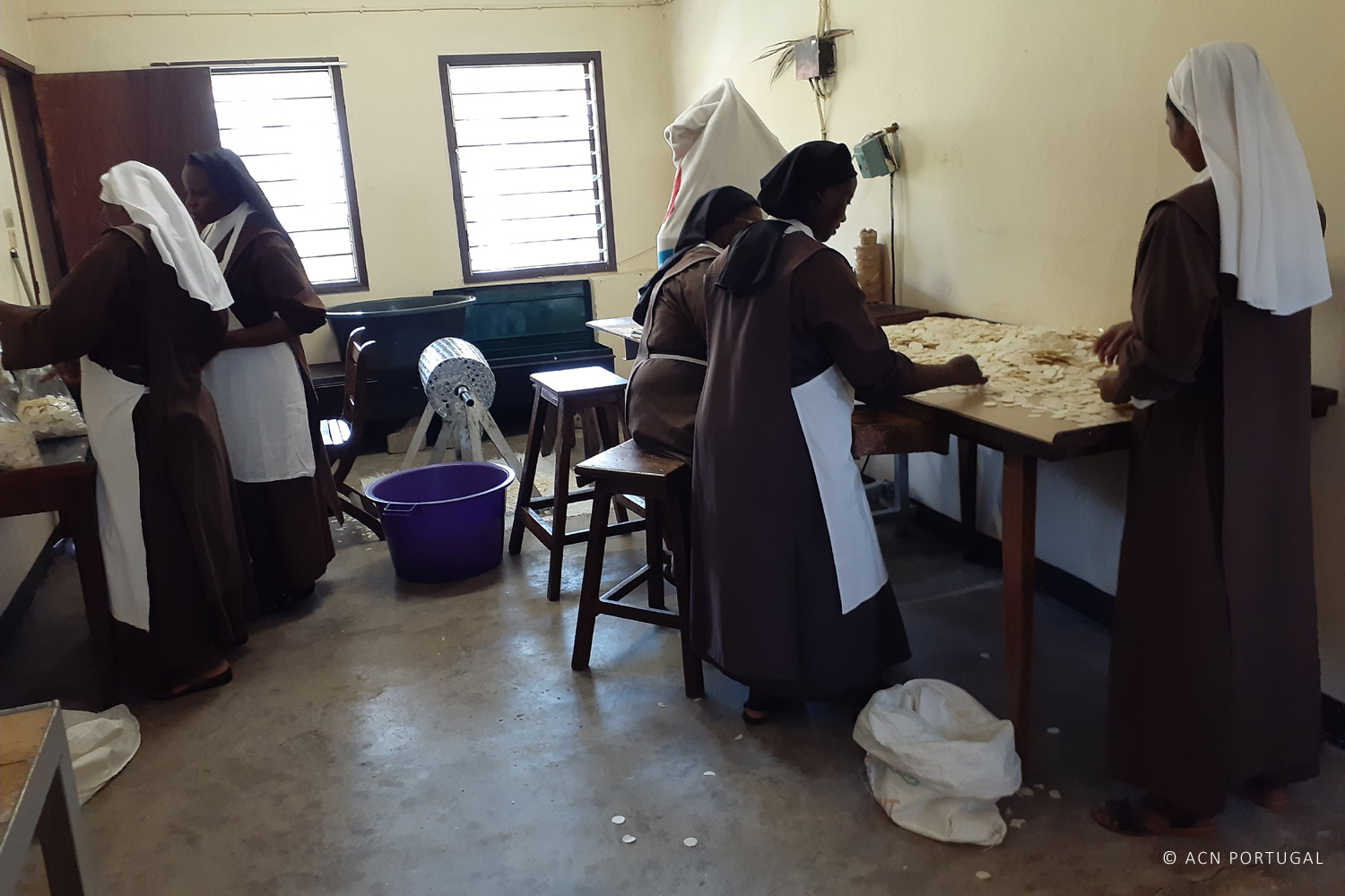 REP. DEM. CONGO: Apoio ao apostolado de 18 irmãs contemplativas