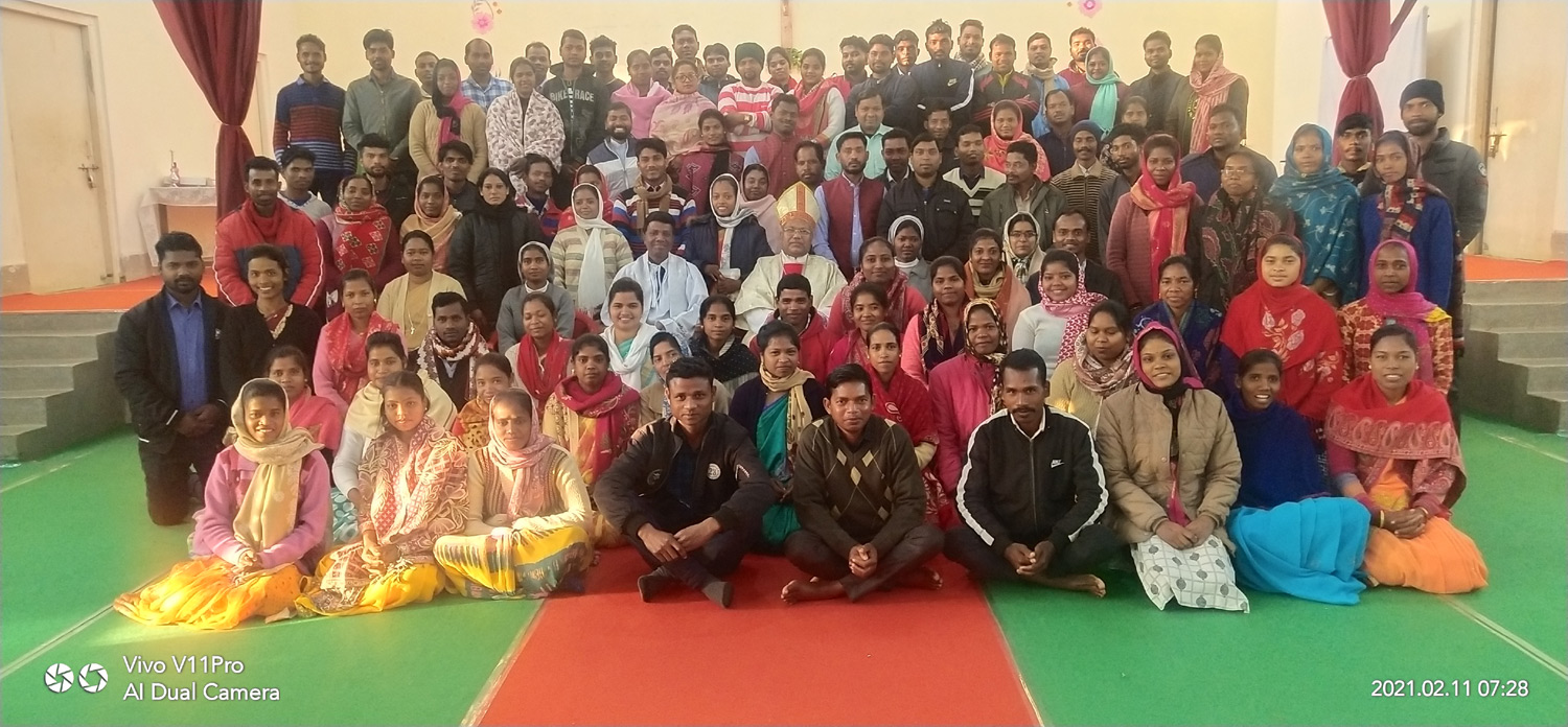 ÍNDIA: Cursos de preparação para o casamento para jovens casais das minorias étnicas