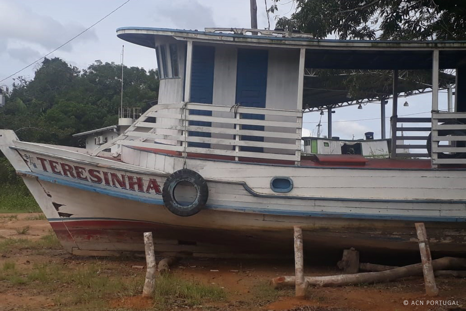 BRASIL: Reparação de um barco fluvial para trabalhos pastorais na Região Amazónica