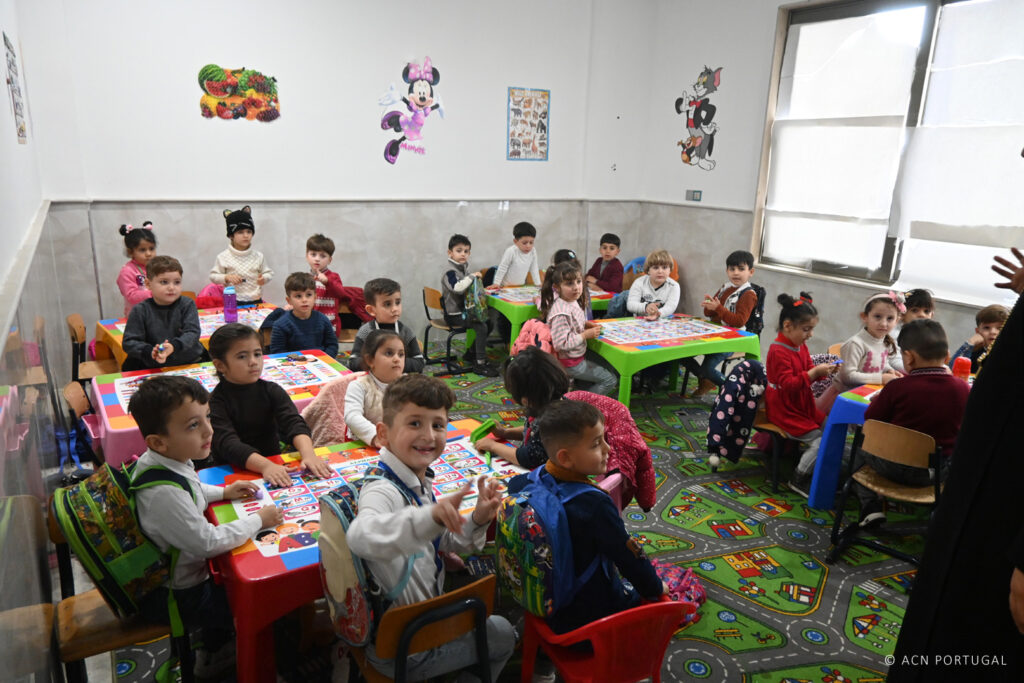 IRAQUE: Benfeitores da Fundação AIS oferecem sete mil rosários para as crianças da Planície de Nínive