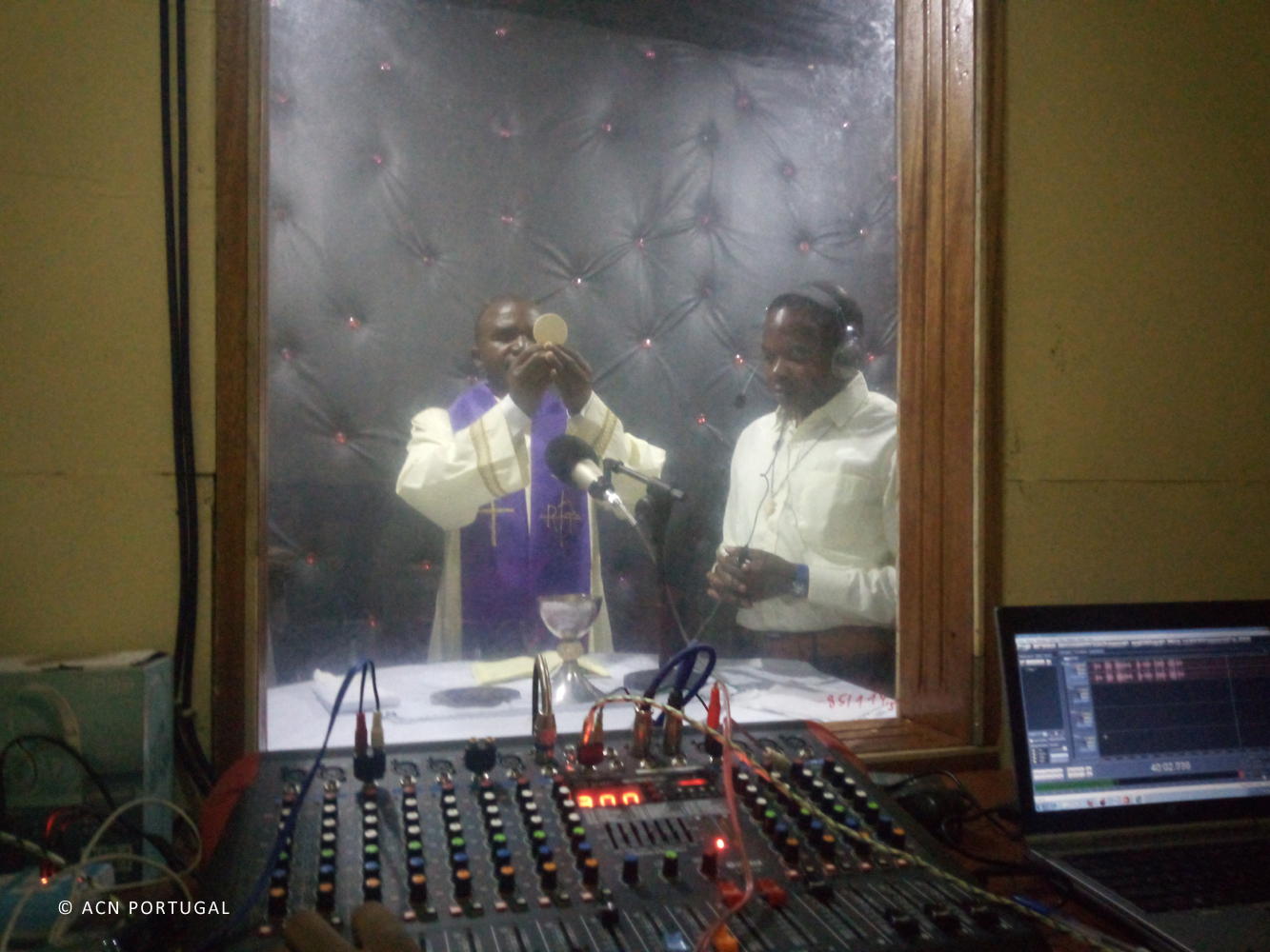 REP. DEM. CONGO: Equipamento técnico para uma estação de rádio Católica