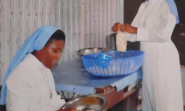 GANA: uma máquina para cozer hóstias para as Irmãs do Menino Jesus