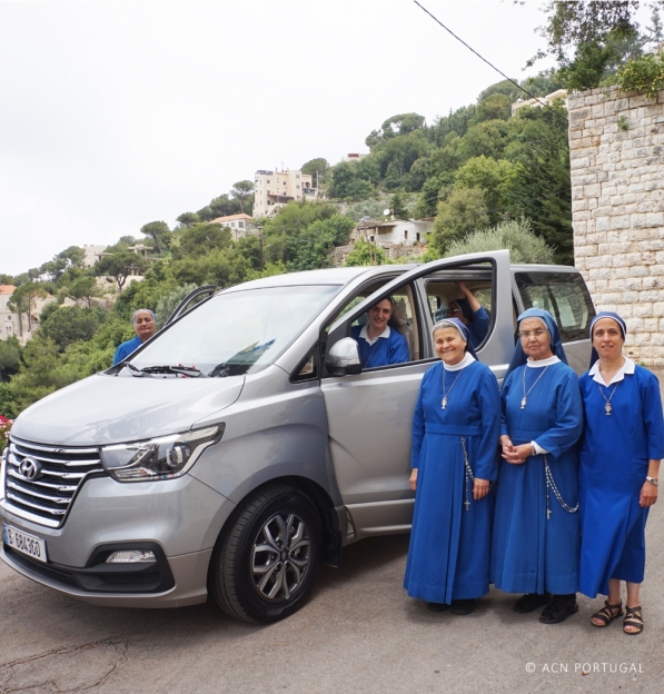 LÍBANO: Um minibus para as Irmãs do Santíssimo Sacramento