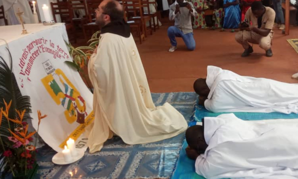 REP. CENTRO-AFRICANA E CAMARÕES: Ajuda para a formação de 38 jovens noviços carmelitas