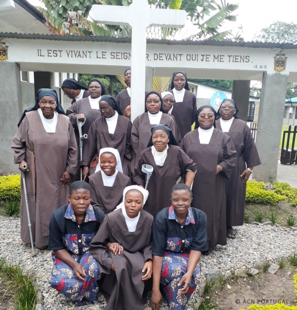 REP. DEM. CONGO: Apoio ao apostolado de 18 irmãs contemplativas