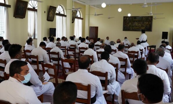 SRI LANKA: Cursos de formação contínua para padres, religiosas e leigos que trabalham na pastoral dos traumatizados