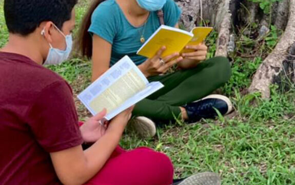 VENEZUELA: Bíblias e catecismos para o apostolado juvenil