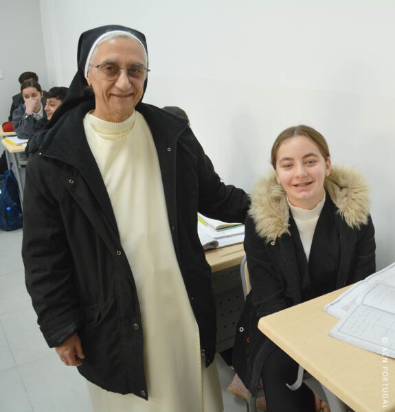 IRAQUE: Irmãs Dominicanas abrem escola secundária em Qaraqosh com o apoio da Fundação AIS
