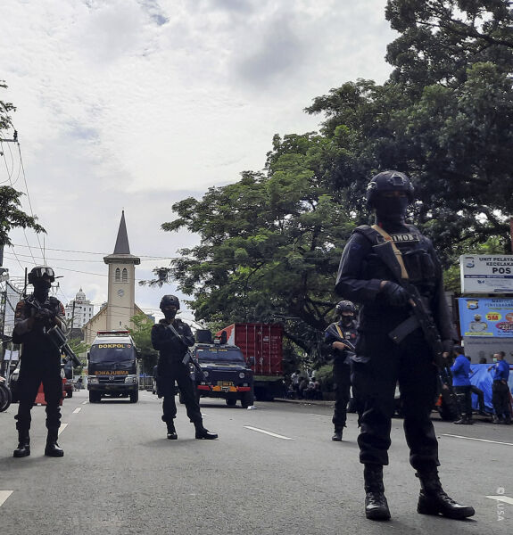 INDONÉSIA: Medo de atentados terroristas no Natal obrigou à colocação nas ruas de quase 180 mil polícias