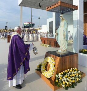 IRAQUE: Evitem a “tentação da vingança”, pediu o Papa aos cristãos durante a missa em Erbil, perante milhares de pessoas
