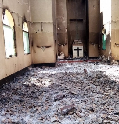 MOÇAMBIQUE: “É muita dor”, diz padre Fonseca ao ver pela primeira vez a igreja de Mocímboa da Praia destruída pelos terroristas
