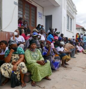 MOÇAMBIQUE: Padre relata “total desespero” à chegada de barco a Pemba com mais de mil deslocados após ataque em Palma
