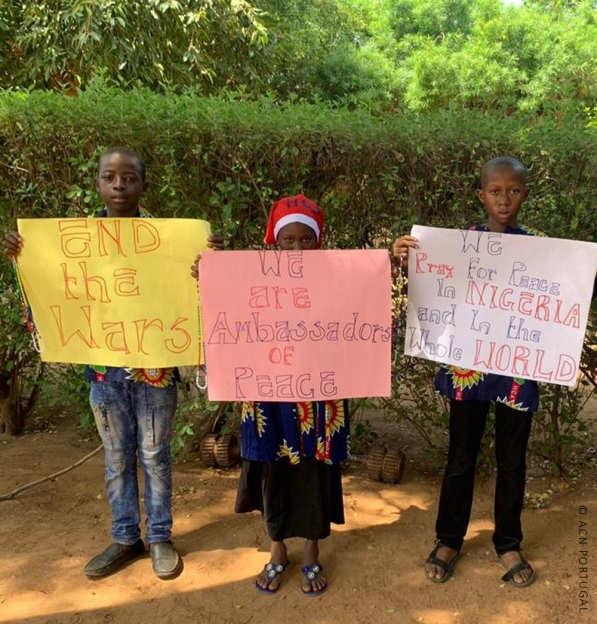 NIGÉRIA: Libertados alguns dos estudantes raptados de uma escola cristã no estado de Kaduna