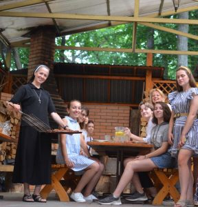 UCRÂNIA: Um carro para uma comunidade de religiosas em Lviv