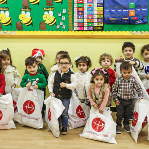 LÍBANO: Roupa de Inverno para 10.000 crianças