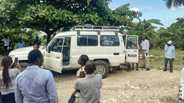 HAITI: Na Diocese de Port-de-Paix, uma das mais pobres, o carro oferecido pela AIS é usado como ambulância