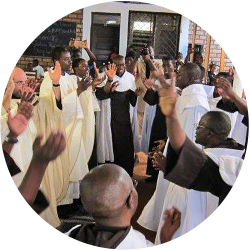 REPÚBLICA CENTRO-AFRICANA: Ajuda para a construção de um grande novo mosteiro e centro missionário para os Carmelitas Descalços