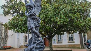 FRANÇA: Conselho de Estado ordena remoção de estátua de Arcanjo São Miguel do espaço público