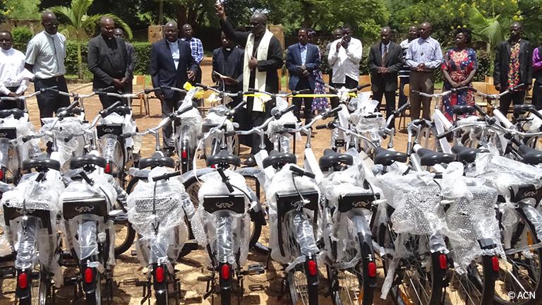 ZÂMBIA: Uma centena de bicicletas para que os catequistas possam cumprir com a sua missão junto das populações
