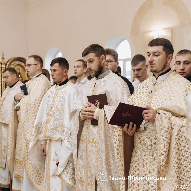 UCRÂNIA: Estipêndios de Missa para os padres da Arquiparquia de Ivano-Frankivsk e para os professores do seminário diocesano