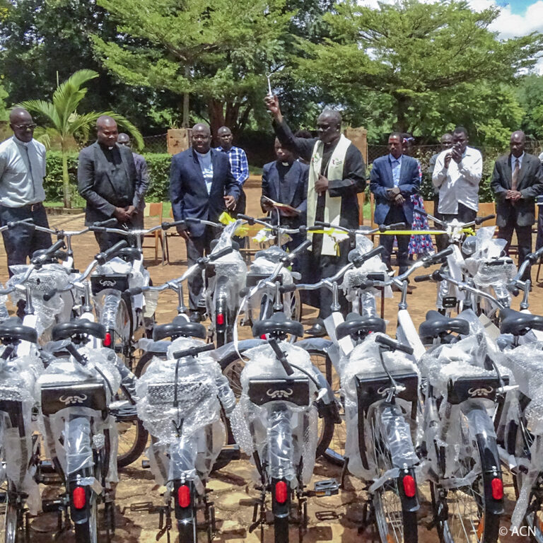 ZÂMBIA: 114 bicicletas para catequistas de uma diocese rural