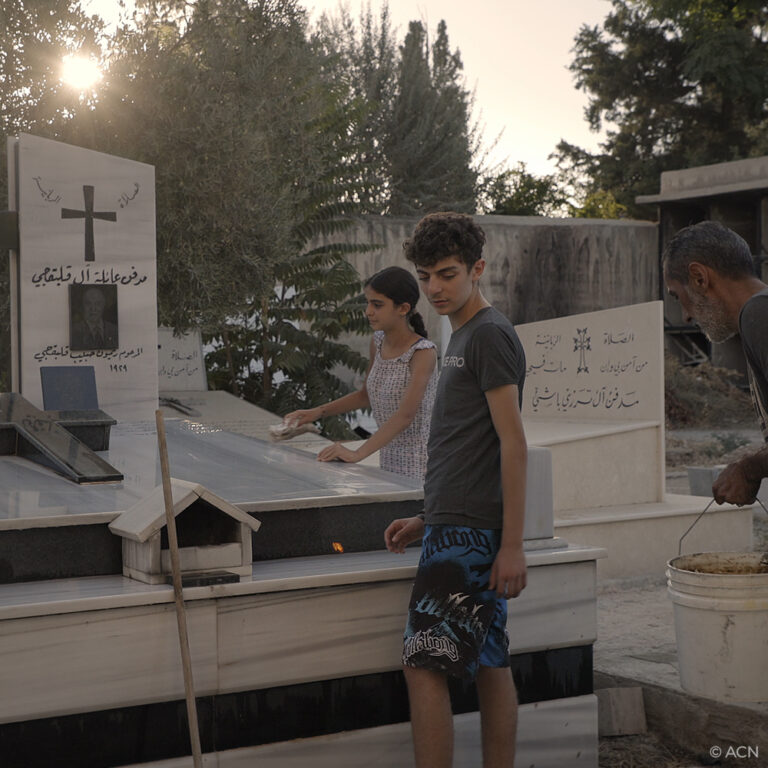 SÍRIA: “Vivo num cemitério”