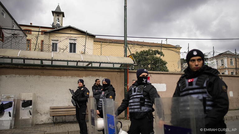 TURQUIA: Um morto em ataque armado neste domingo numa igreja católica na cidade de Istambul