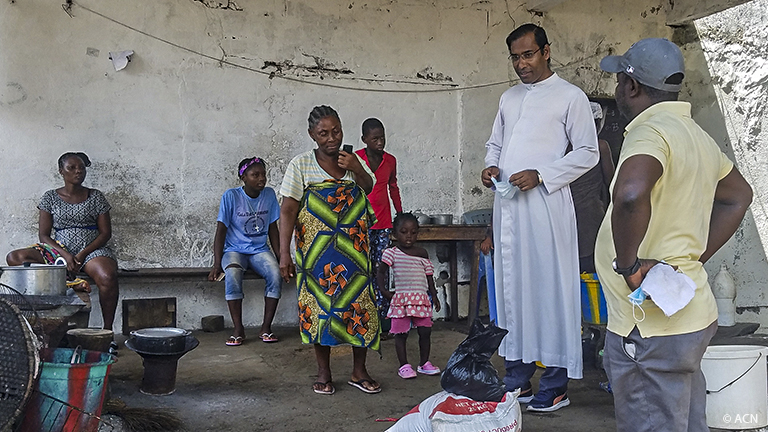 LIBÉRIA: Num dos mais pobres países do mundo, a Fundação AIS apoia o trabalho ímpar da Igreja Católica 
