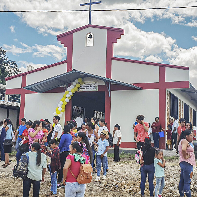 PERU: Uma capela em honra de Nossa Senhora de Fátima
