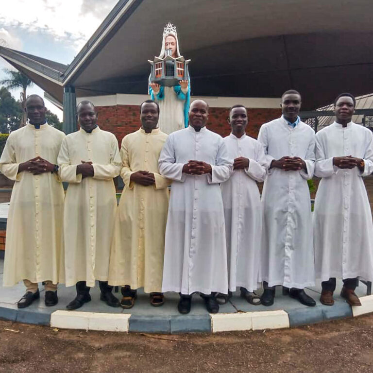 UGANDA: Ajuda para 30 seminaristas