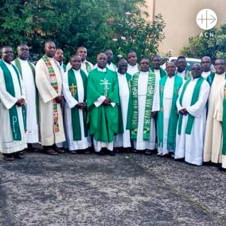 SERRA LEOA: Estipêndios de Missa para 50 sacerdotes da Arquidiocese de Freetown