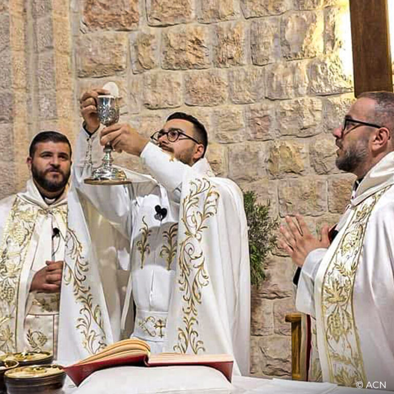 LÍBANO: Estipêndios de Missa para 34 padres da Arquidiocese de Baalbek-Deir El-Ahmar