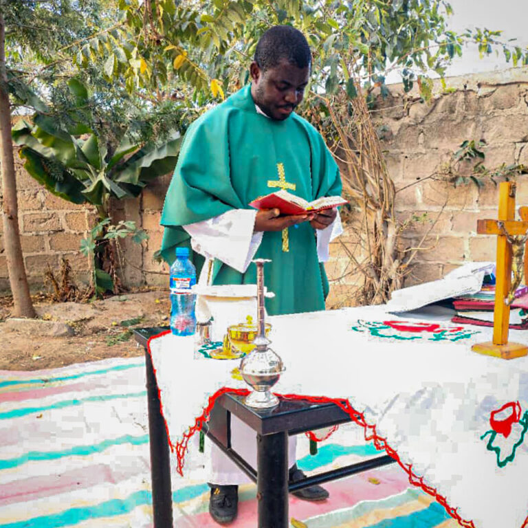 TOGO E OUTROS PAÍSES AFRICANOS: Estipêndios de Missa para 46 Padres Brancos da província do Togo