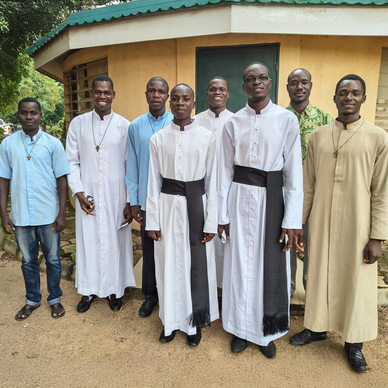 BURQUINA FASSO: Ajuda para a formação de nove seminaristas da Diocese de Fada N’Gourma, gravemente afectada pelo terrorismo islamista