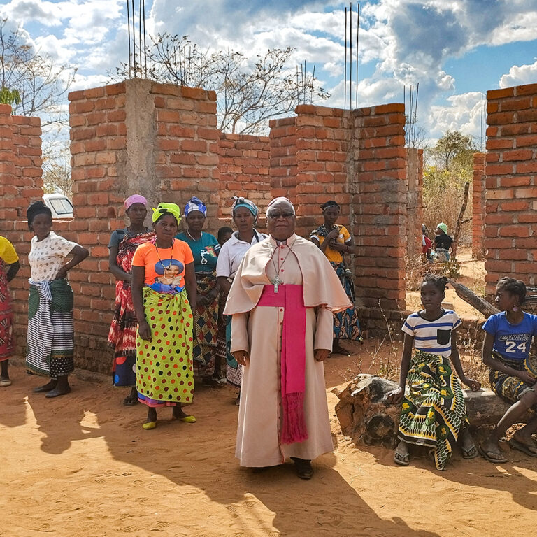 MOÇAMBIQUE: Ajuda para o telhado de 15 capelas de aldeia na Diocese de Lichinga