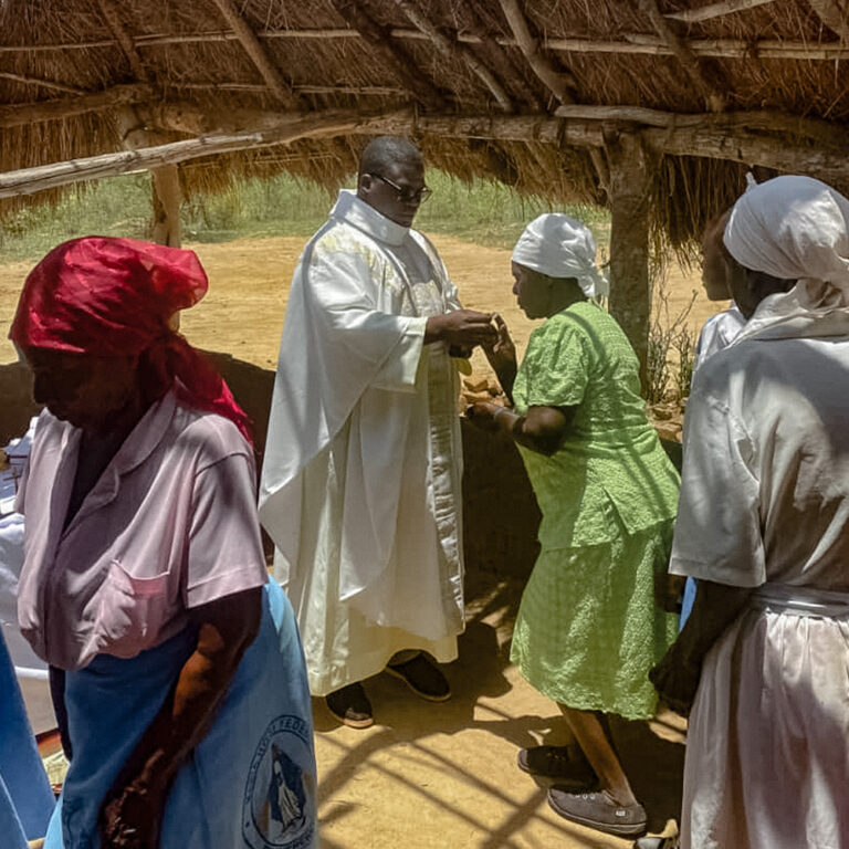 ZIMBABUÉ: Estipêndios de Missa para os 44 padres da Diocese de Chinhoyi