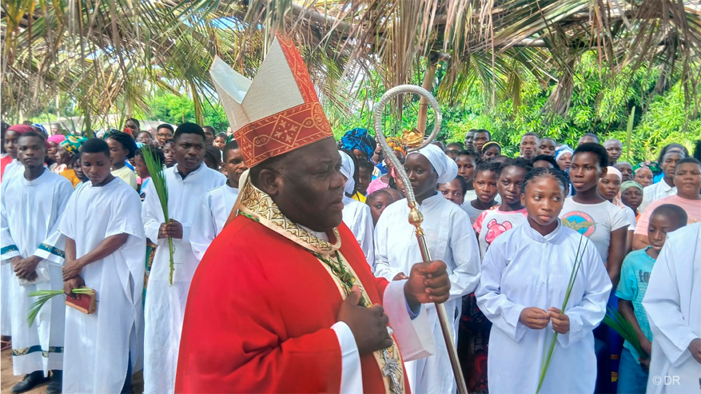 De visita a Espanha, Leão XIV ficou “consternado” ao receber a notícia do assassinato, no sábado, do Bispo de Quelimane. Também os bispos católicos de África falam em “choque, tristeza e indignação” face ao “crime bárbaro” que tirou a vida a D. Osório Citora Afonso. A Fundação AIS Internacional, através do responsável de projectos para África, reafirma, numa mensagem enviada à Igreja de Moçambique, a proximidade da instituição pontifícia e lembra a “marca indelével” da “colaboração frutuosa” que aconteceu com a Diocese de Quelimane dirigida por D. Osório.