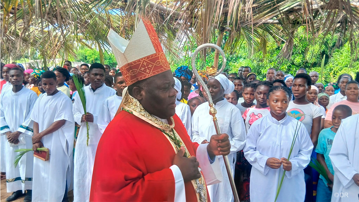 De visita a Espanha, Leão XIV ficou “consternado” ao receber a notícia do assassinato, no sábado, do Bispo de Quelimane. Também os bispos católicos de África falam em “choque, tristeza e indignação” face ao “crime bárbaro” que tirou a vida a D. Osório Citora Afonso. A Fundação AIS Internacional, através do responsável de projectos para África, reafirma, numa mensagem enviada à Igreja de Moçambique, a proximidade da instituição pontifícia e lembra a “marca indelével” da “colaboração frutuosa” que aconteceu com a Diocese de Quelimane dirigida por D. Osório.