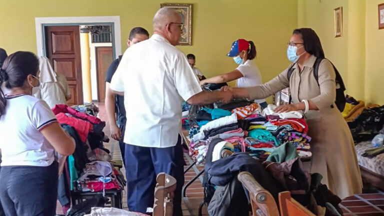VENEZUELA: Depois do brutal terramoto, seminaristas põem a teologia em prática entre os escombros