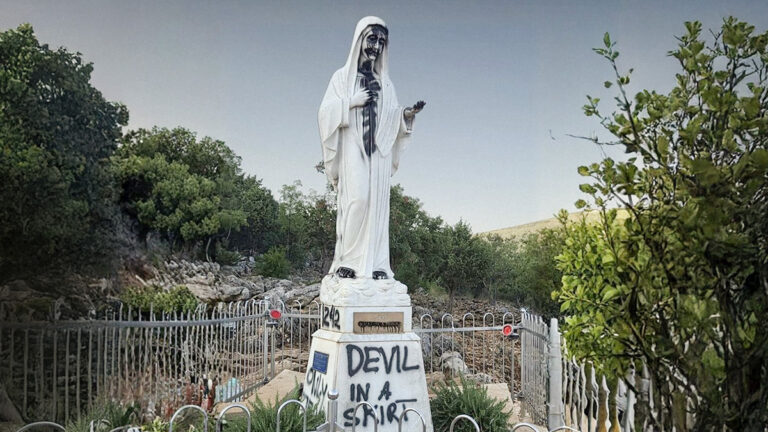 BÓSNIA: Estátua da Virgem Maria vandalizada em Medjugorje é o caso mais recente de uma onda de profanações